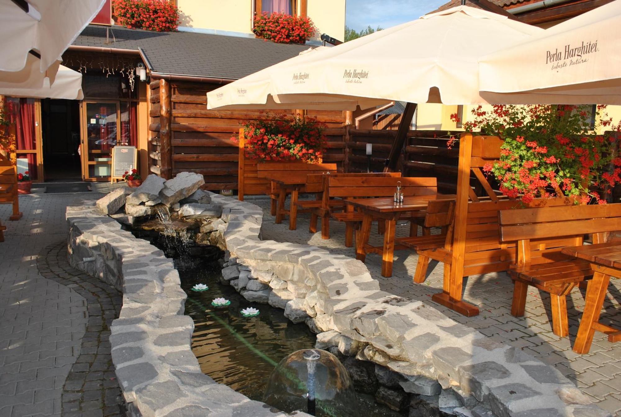 Juliu'S Panzio Csikszereda Hotel Exterior foto